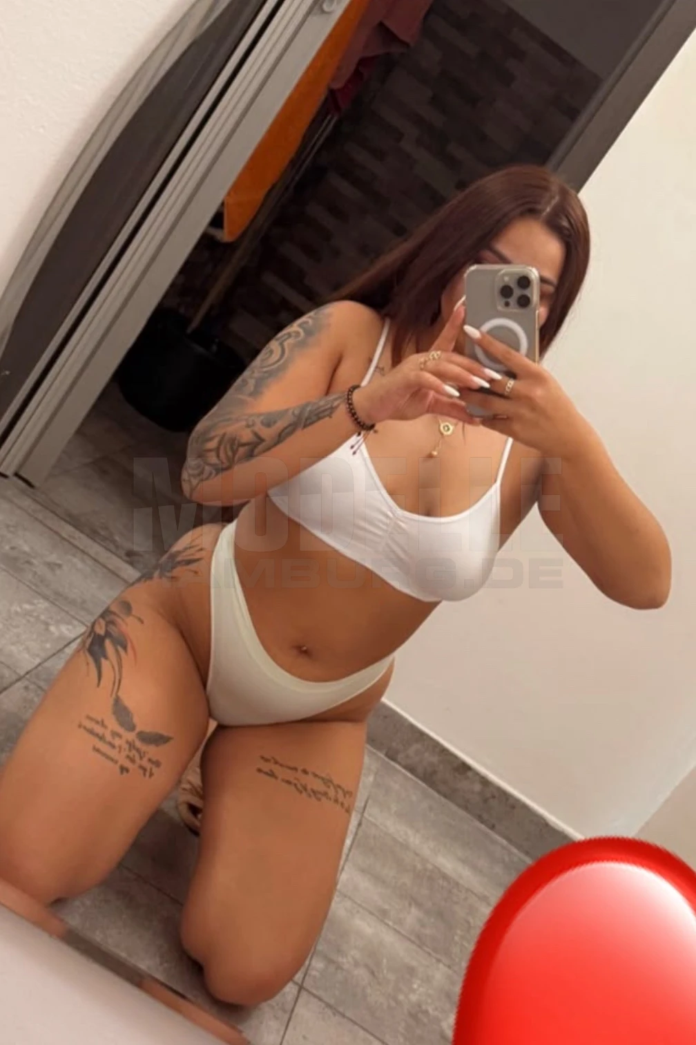 Ariana, 18, 160cm, 54kg, 70 B
