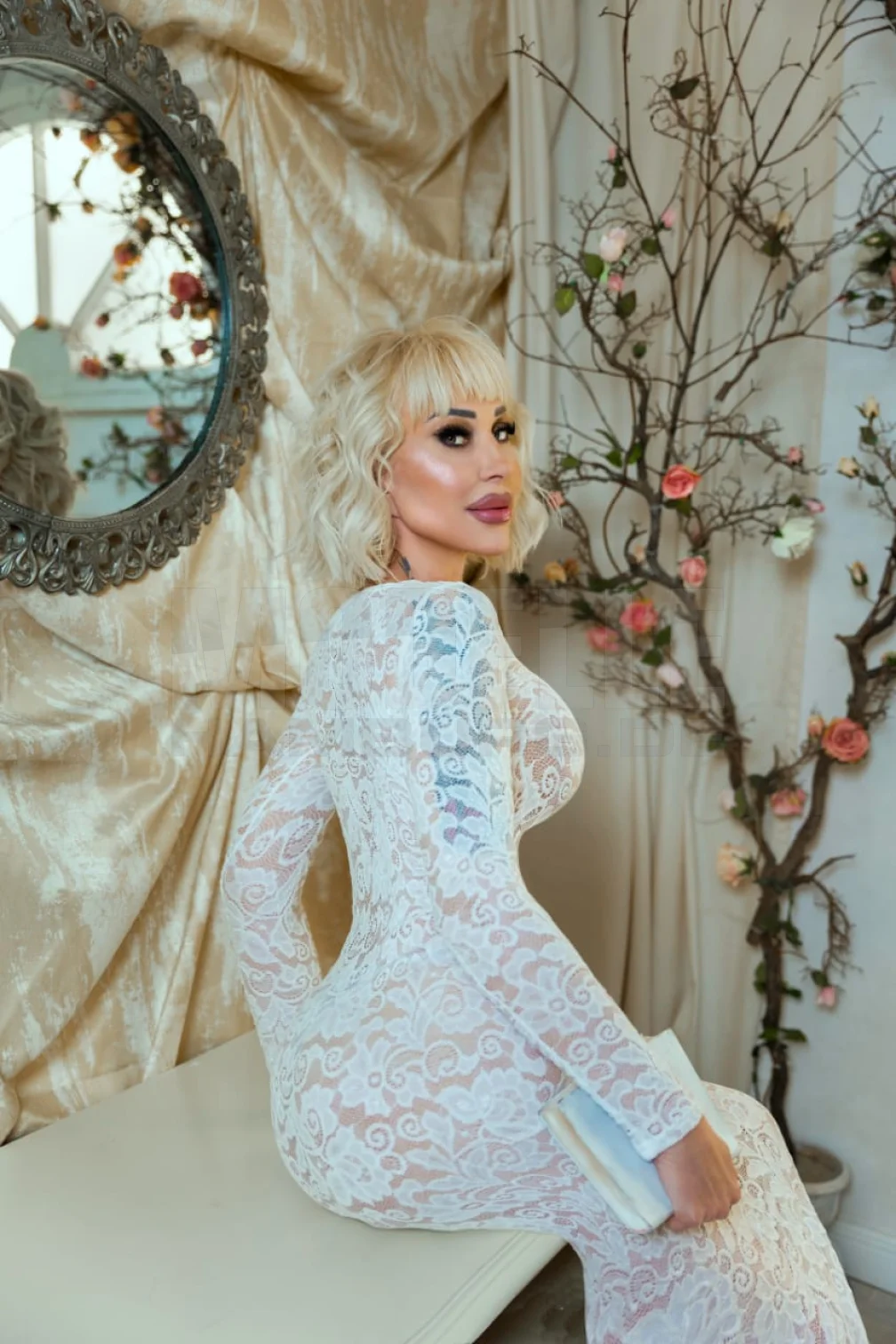 MONIKA SGUIRT, 38, 166cm, 58kg, 80 D