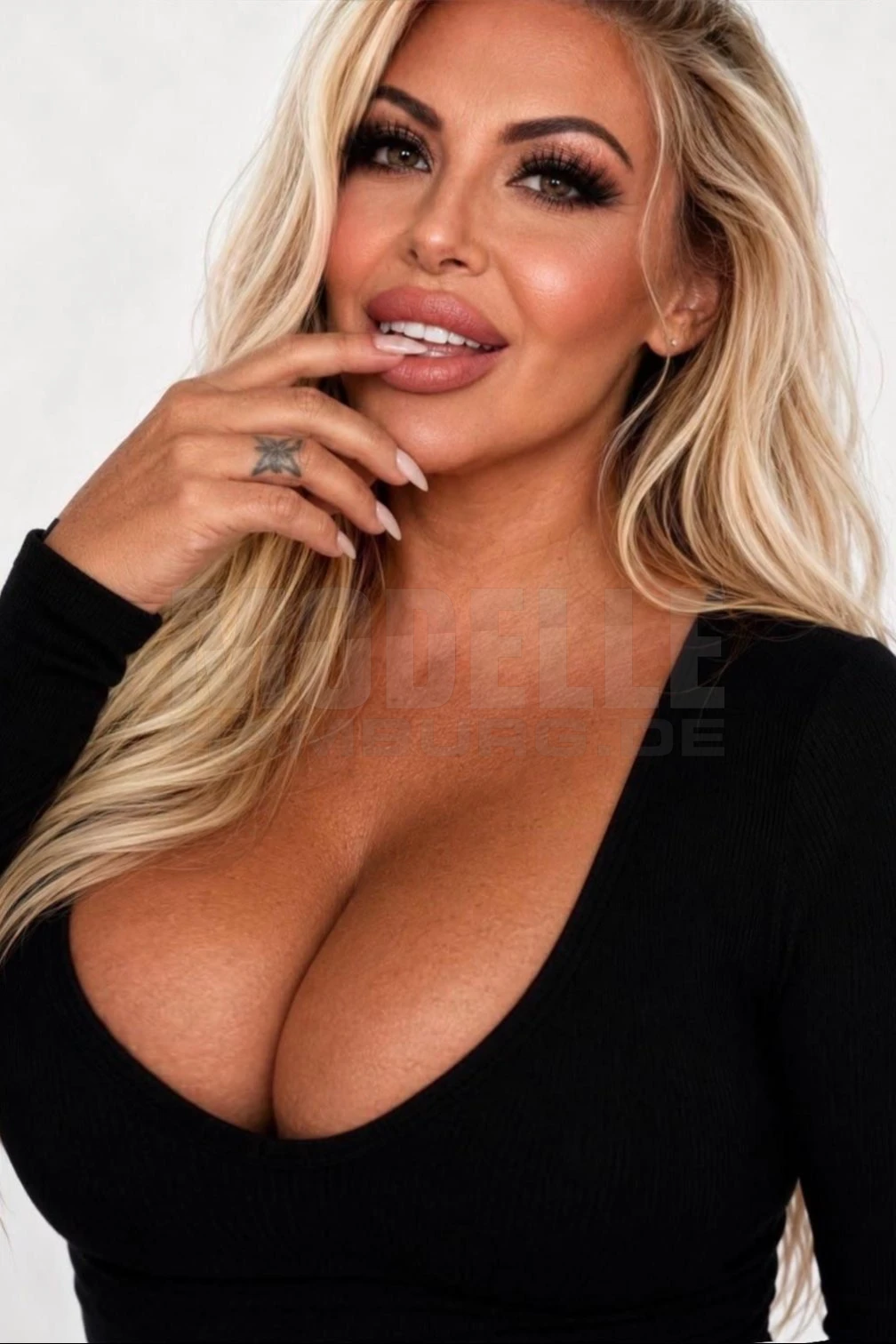 PORNO SHARON PARTY MILF, 48, osteuropäisch, Nutte in Hamburg-Stellingen