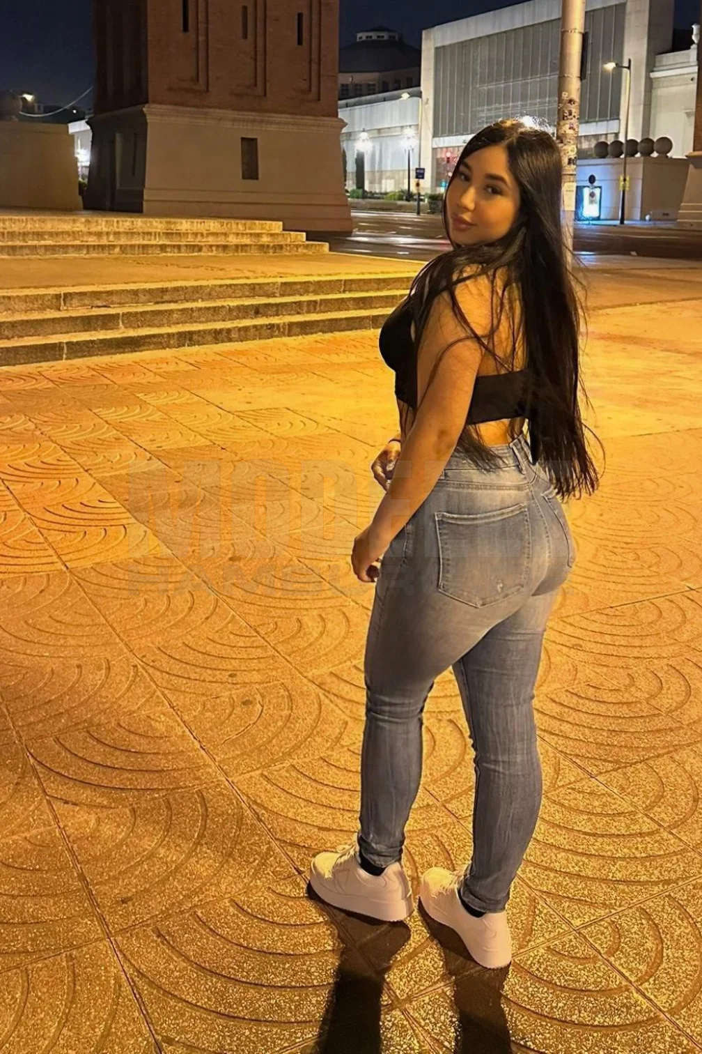Chloe, 18, spanisch, Hostess in Hamburg-Horn