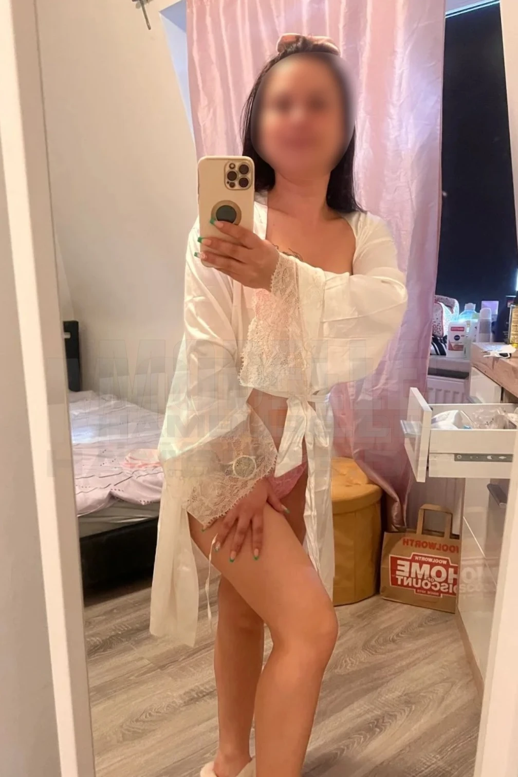Boni, 24, 166cm, 61kg, 80 C