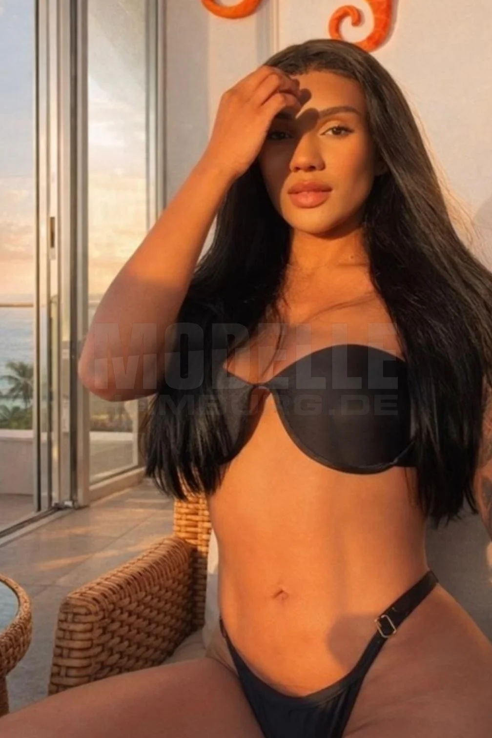 Sarah Cash, 24, lateinamerikanisch, Hostess in Hamburg-Eimsbüttel