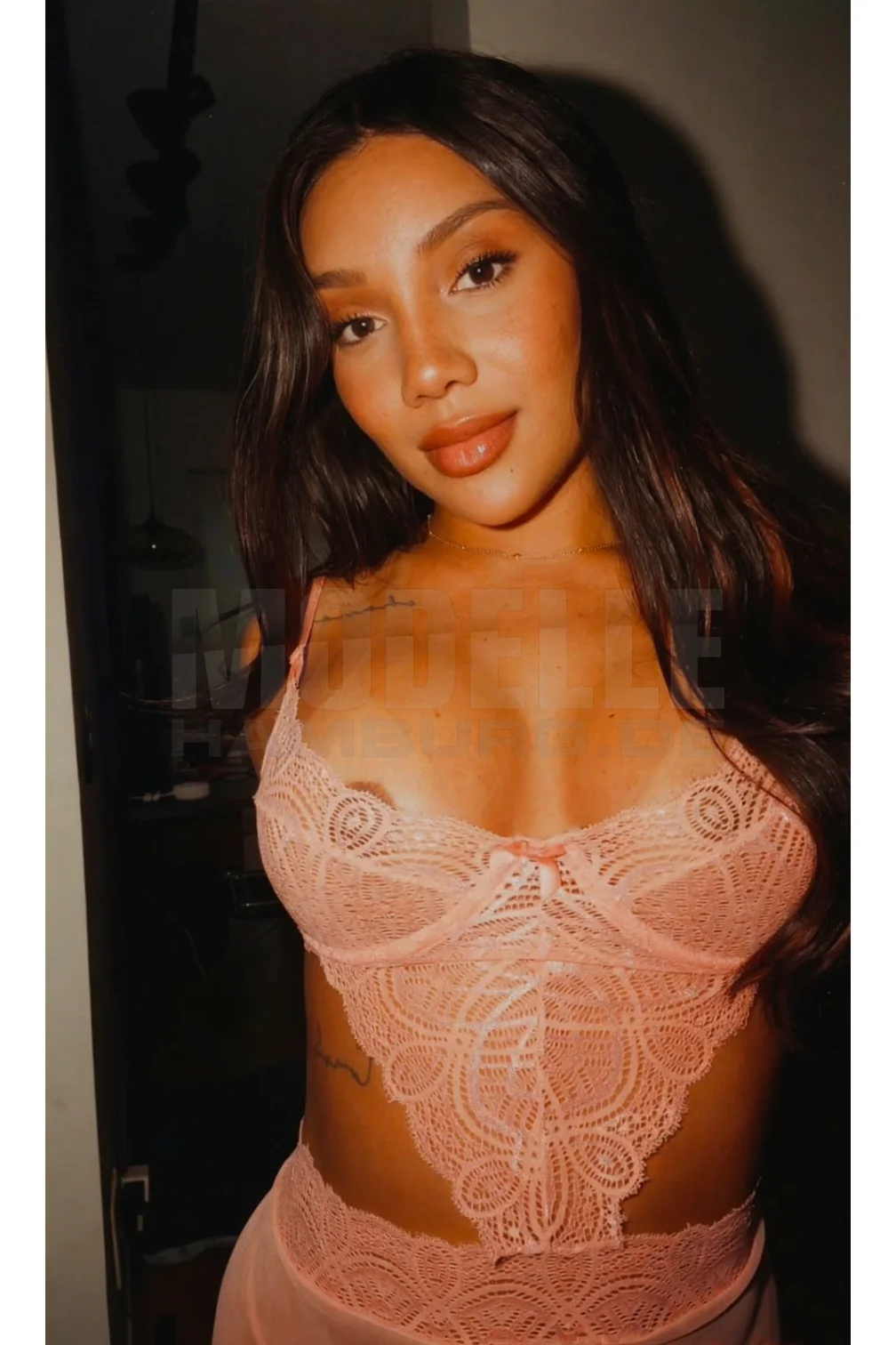 Sarah Cash, 24, lateinamerikanisch, Hostess in Hamburg-Eimsbüttel