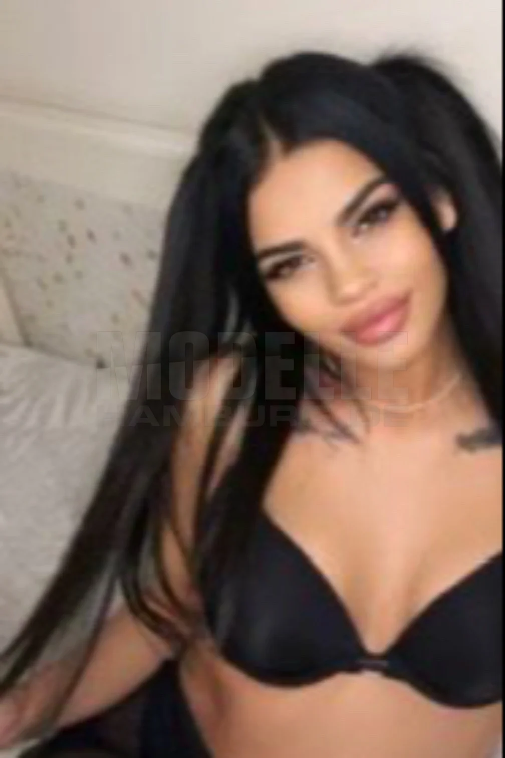 Mona, 22, 160cm, 58kg, 70 B