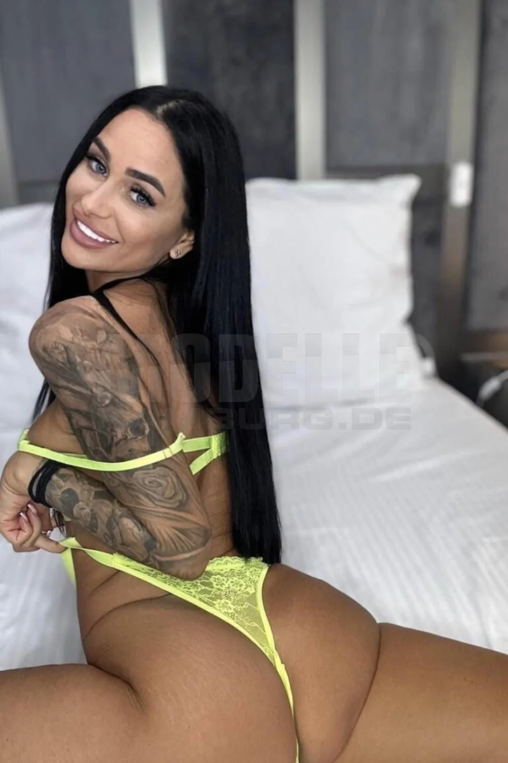 Carolyne, 25, osteuropäisch, Escort in Hamburg-Altona