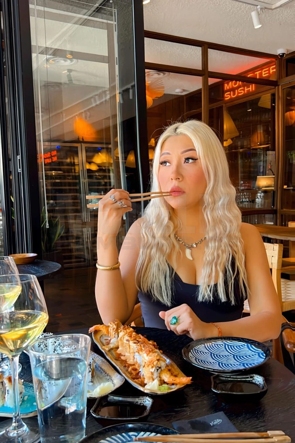 yuriko, 34, japanisch, Hostess in Hamburg-City Nord