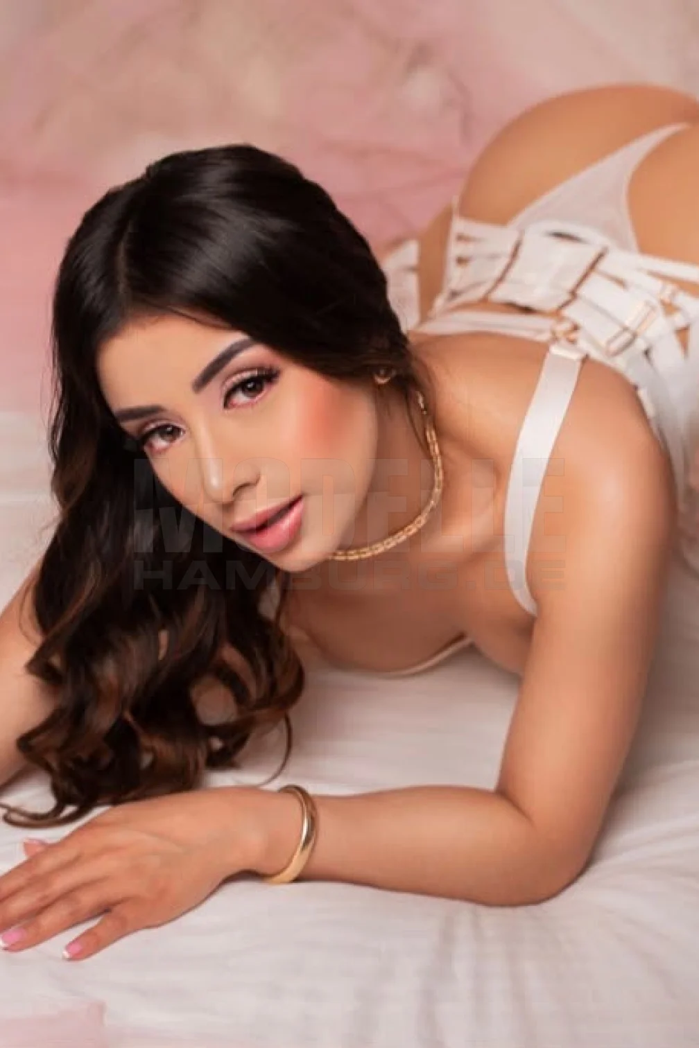 Myrai, 22, spanisch, Callgirl in Hamburg