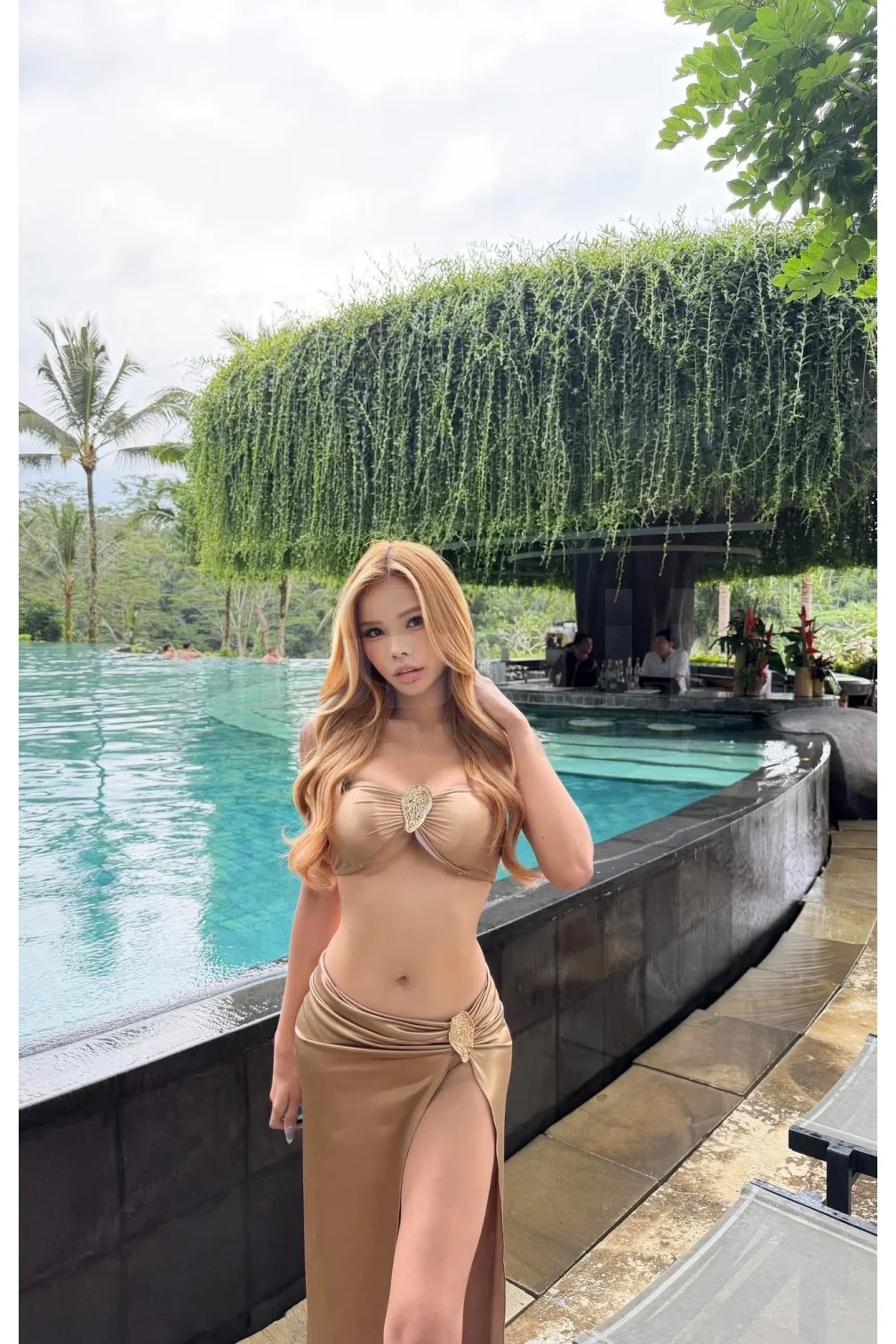 Gina, 24, thailändisch, Hure in Hamburg-Blankenese
