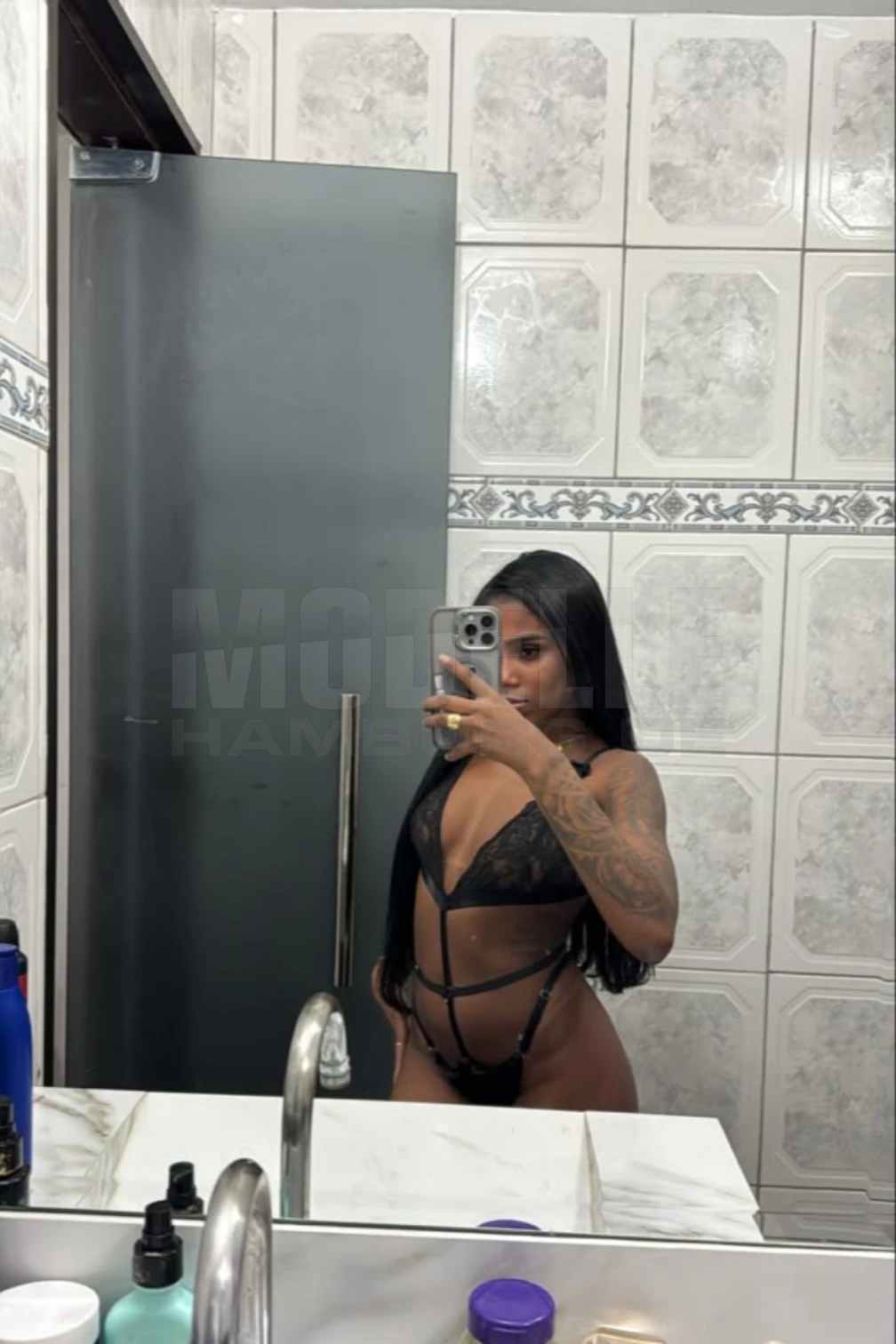 Ana, 22, brasilianisch, Hure in Hamburg