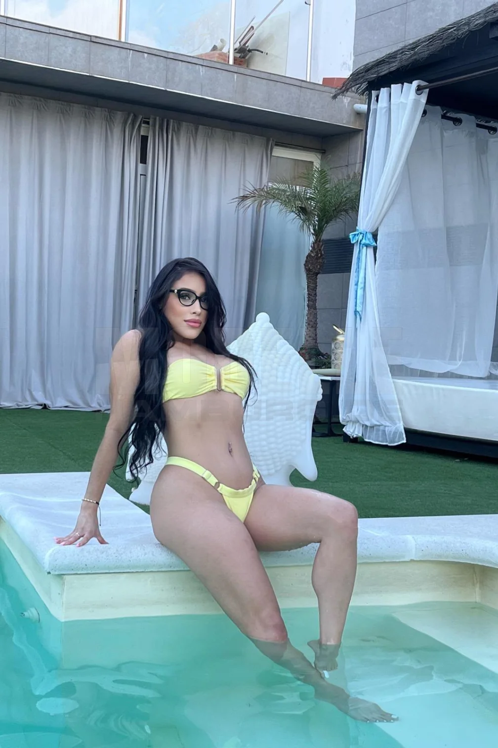 Anna Latina, 22, spanisch, Callgirl in Hamburg