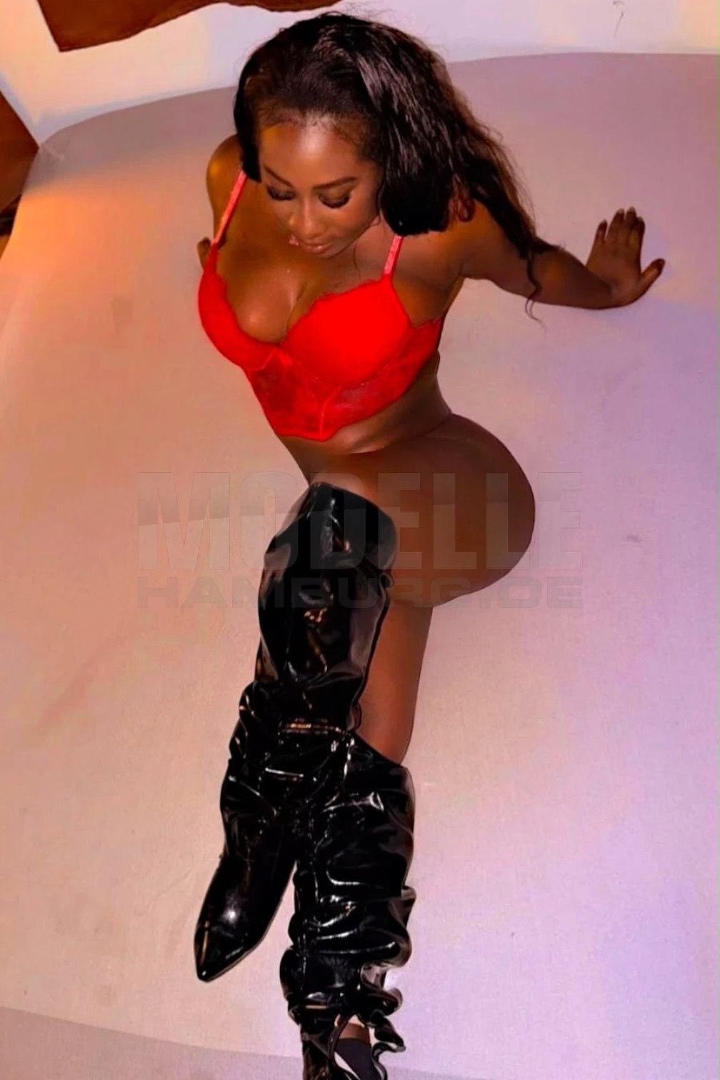 Lore Party, 26, spanisch, Hure in Hamburg